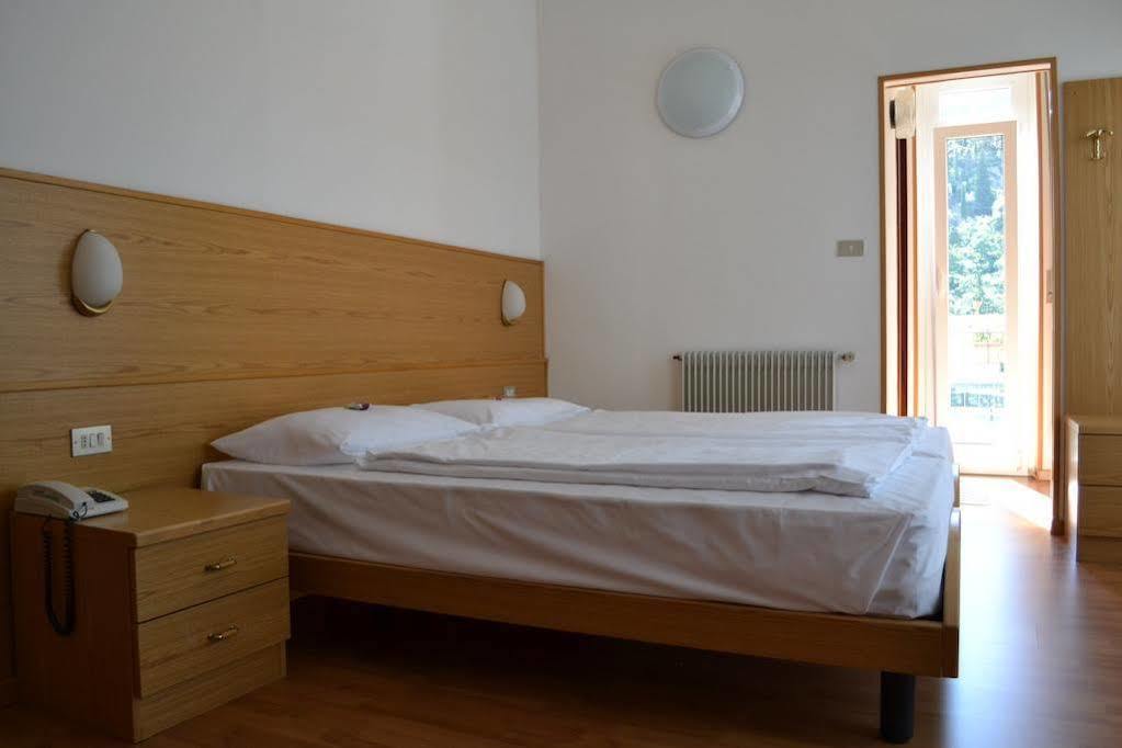 Villa Orchidea Nago-Torbole Bagian luar foto