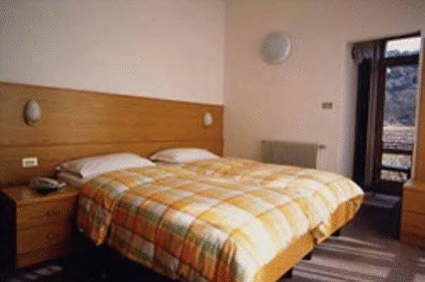 Villa Orchidea Nago-Torbole Bagian luar foto
